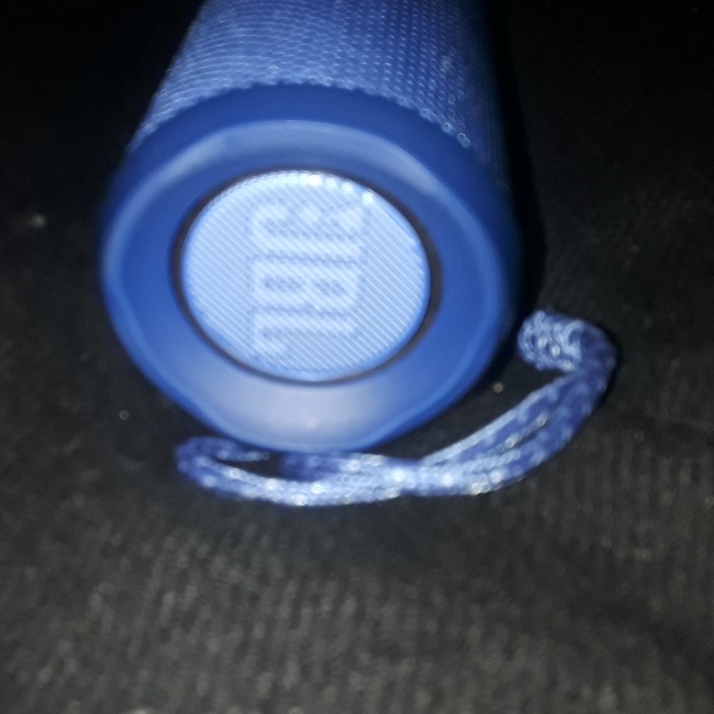 A jbl flip 4 speaker - Picture 4 of 8